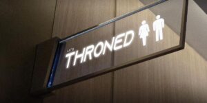 Throned_Cover2.jpg Throned_Cover2.jpg Throned - Rethinking public toilets